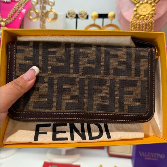 Fendi Handbags - Fendi Zucca zippy wallet